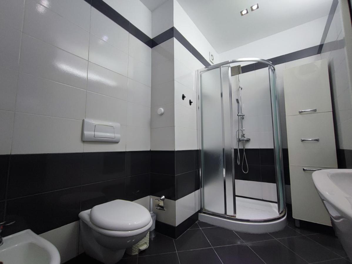 Tirana New Bazaar-Apartment 2 Bagian luar foto