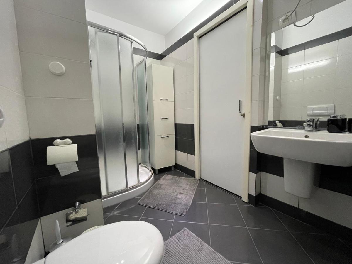 Tirana New Bazaar-Apartment 2 Bagian luar foto