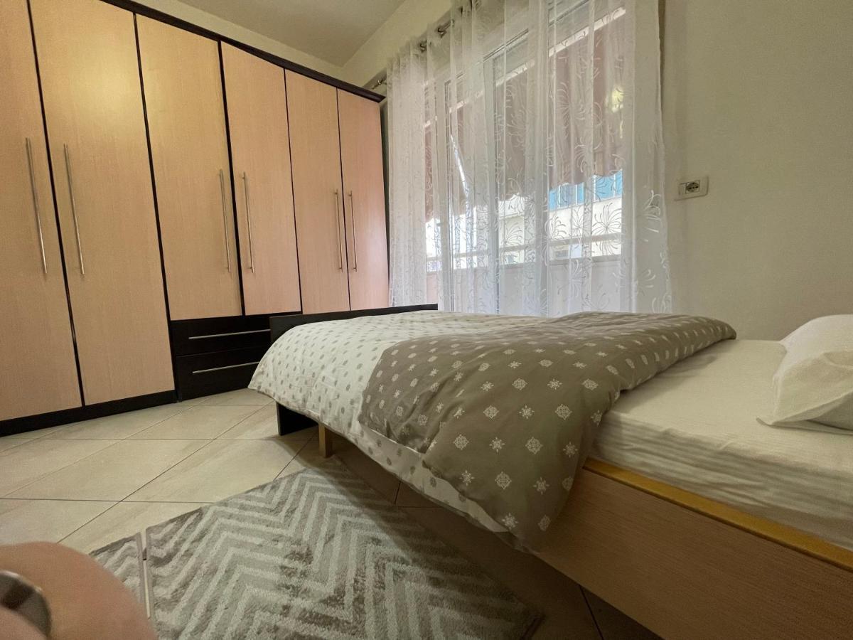 Tirana New Bazaar-Apartment 2 Bagian luar foto