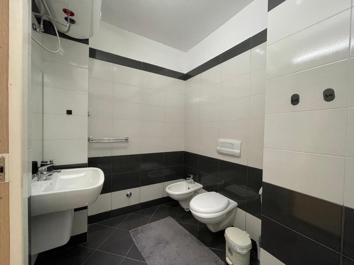 Tirana New Bazaar-Apartment 2 Bagian luar foto