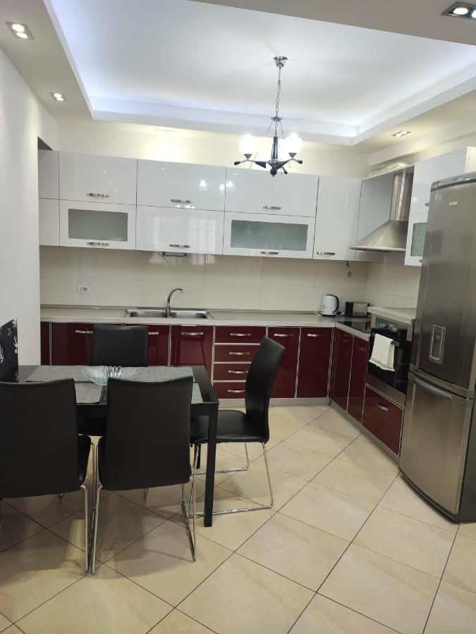 Tirana New Bazaar-Apartment 2 Bagian luar foto