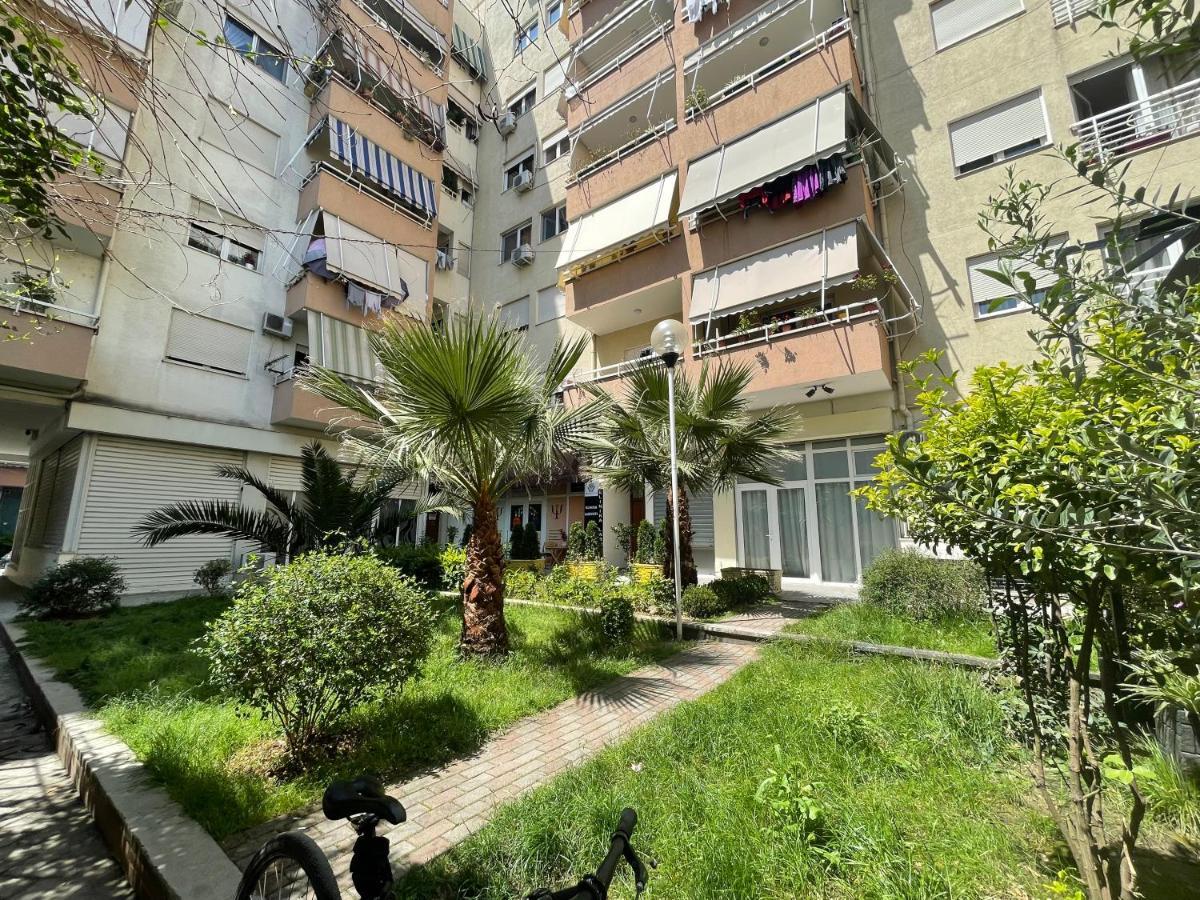 Tirana New Bazaar-Apartment 2 Bagian luar foto