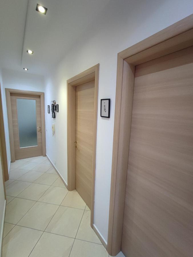 Tirana New Bazaar-Apartment 2 Bagian luar foto